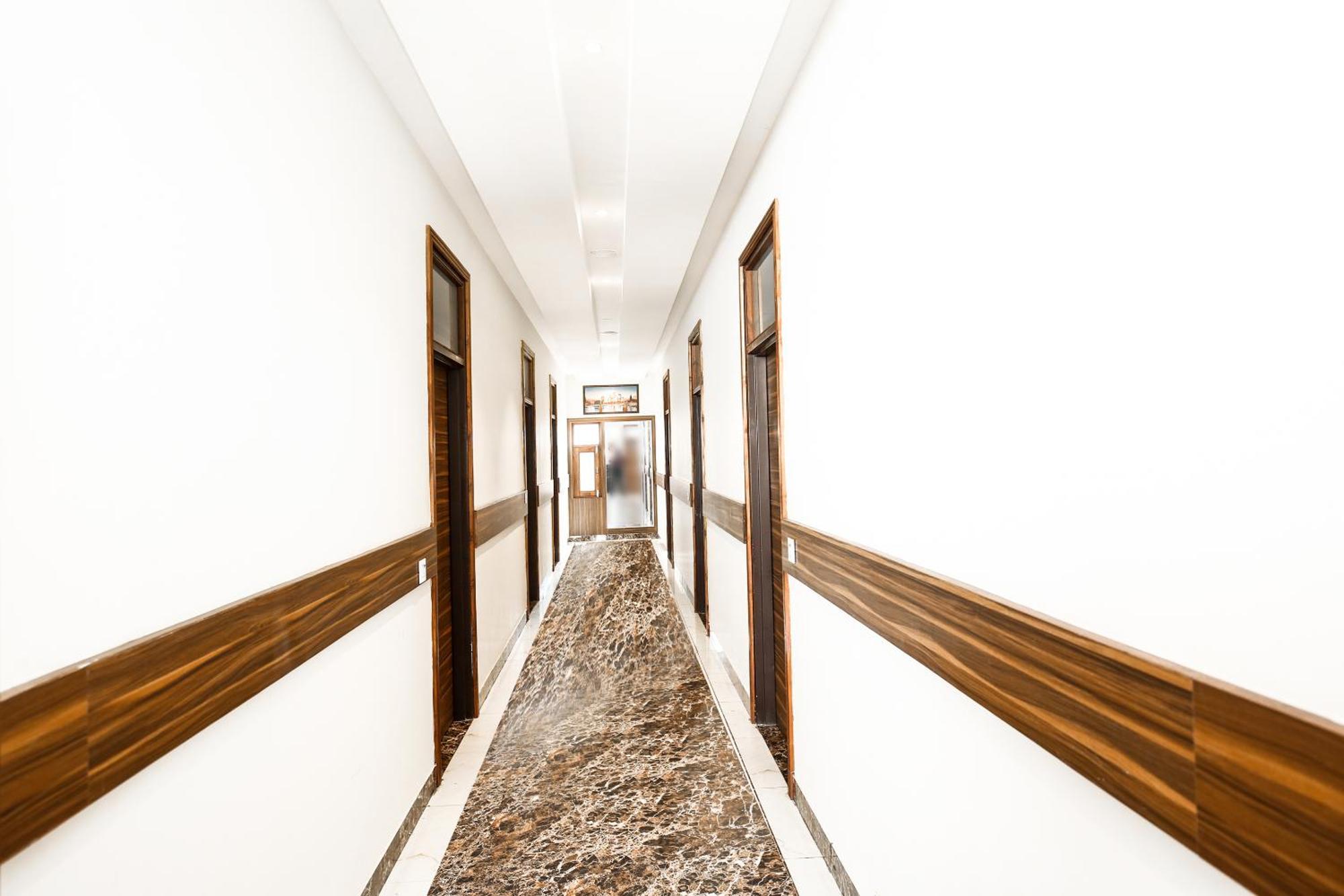 Hotel Woodcrest By Sidham Group !! Comfortable And Peaceful Stay !! Top Rated !! Preferred Hotel Chain Zirakpur Buitenkant foto