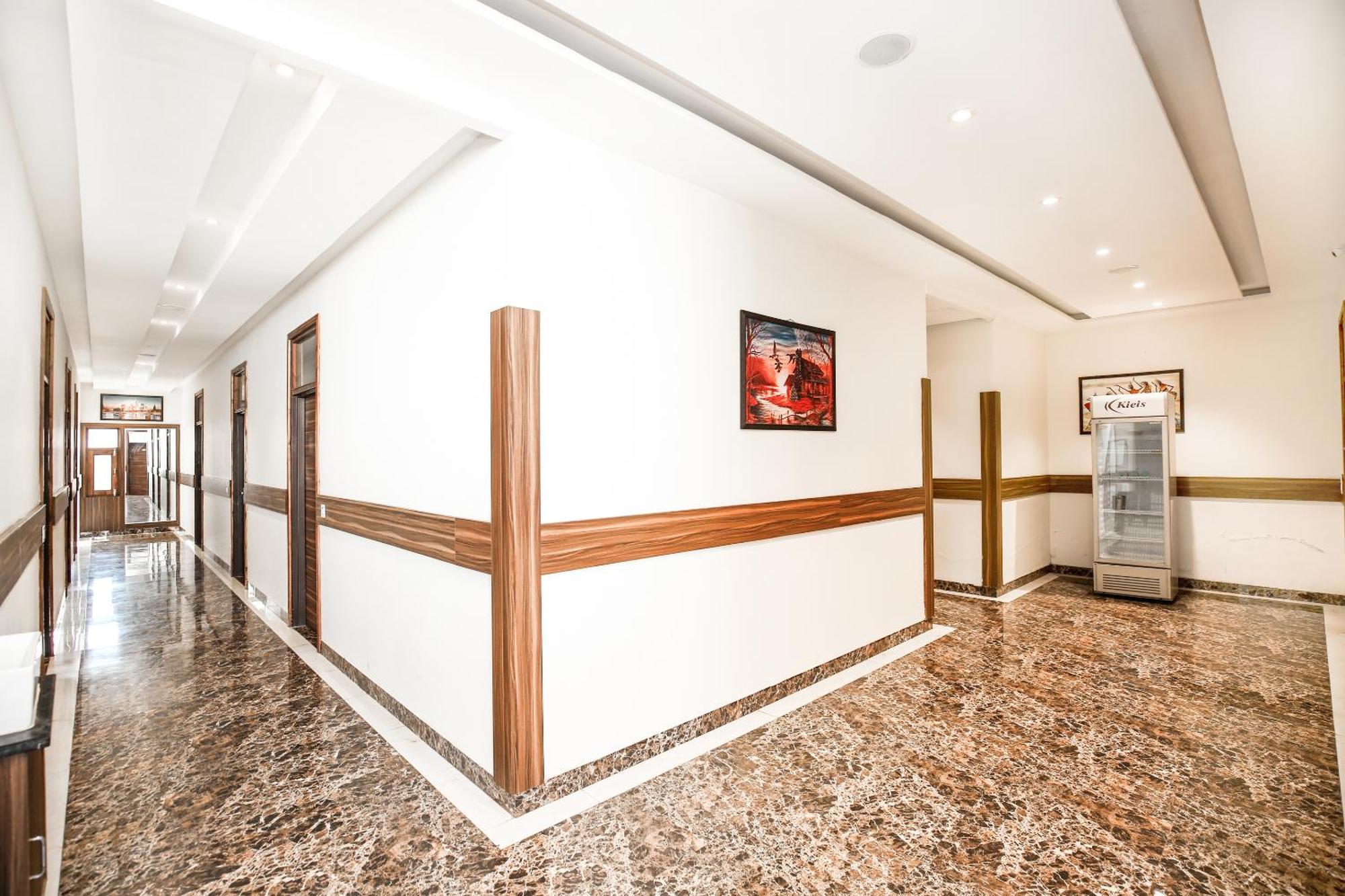 Hotel Woodcrest By Sidham Group !! Comfortable And Peaceful Stay !! Top Rated !! Preferred Hotel Chain Zirakpur Buitenkant foto
