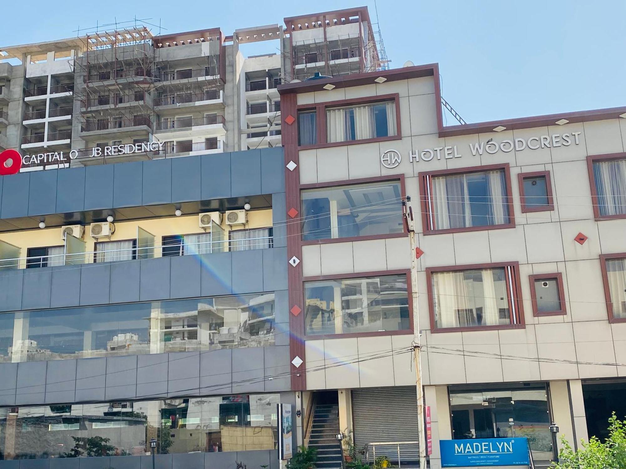 Hotel Woodcrest By Sidham Group !! Comfortable And Peaceful Stay !! Top Rated !! Preferred Hotel Chain Zirakpur Buitenkant foto